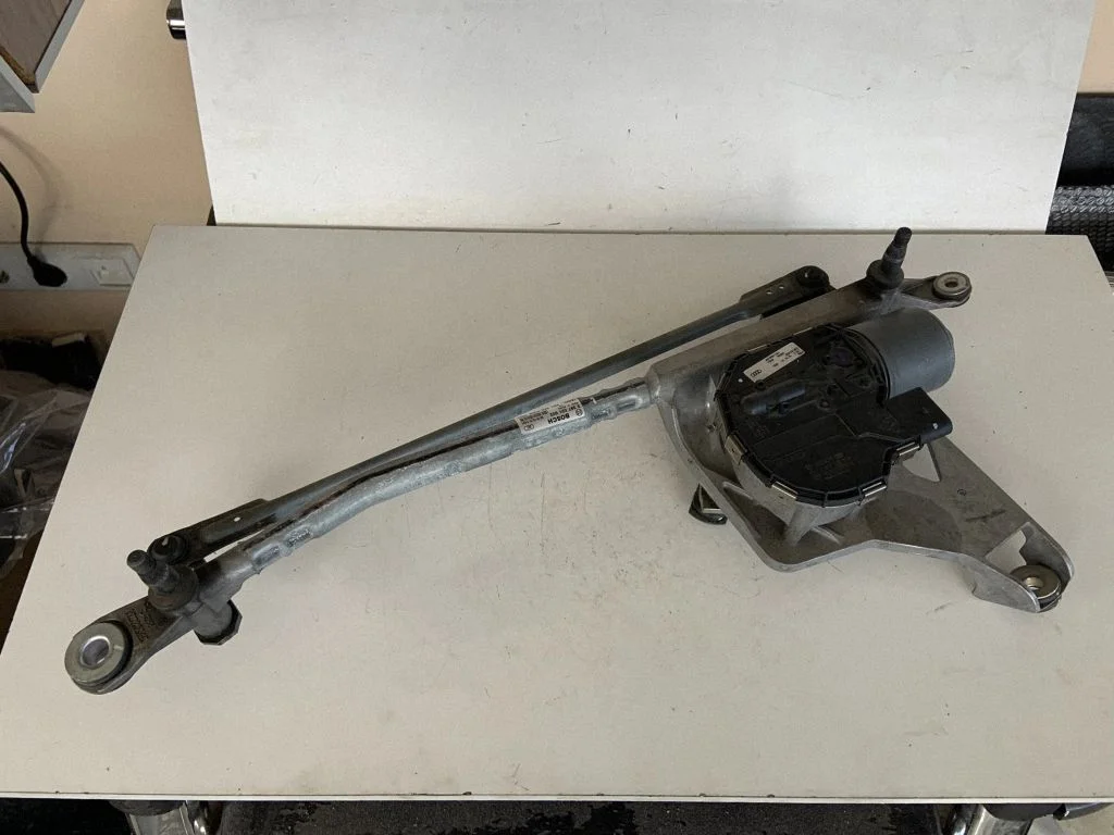 Front wiper linkage and motor – Audi Q7 4M (2015-)