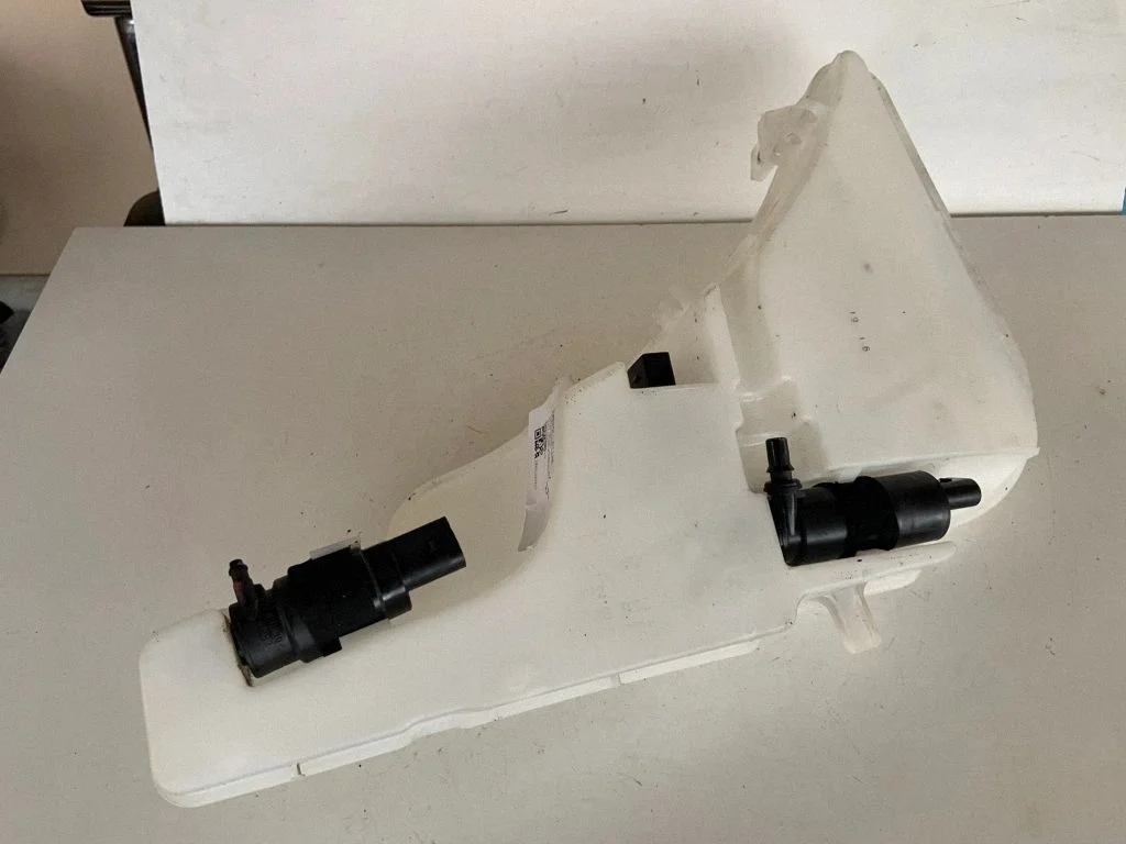 Logu mazgāšanas šķidruma tvertne 4G8955451J