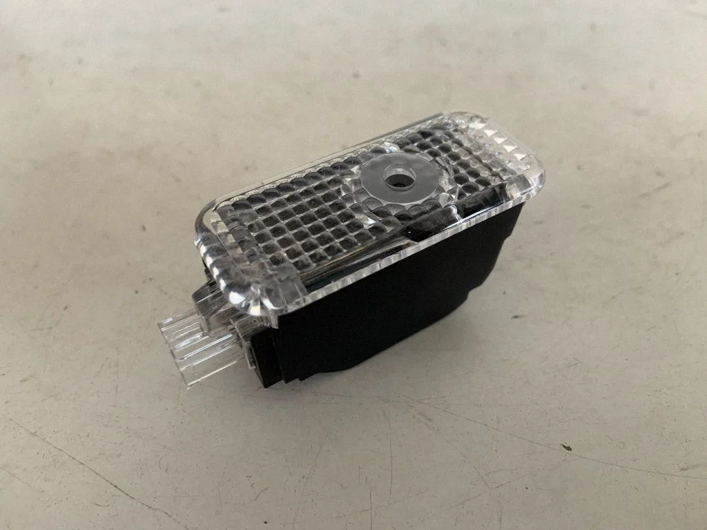 Esiistmete valgustustuli 4G0052135D
