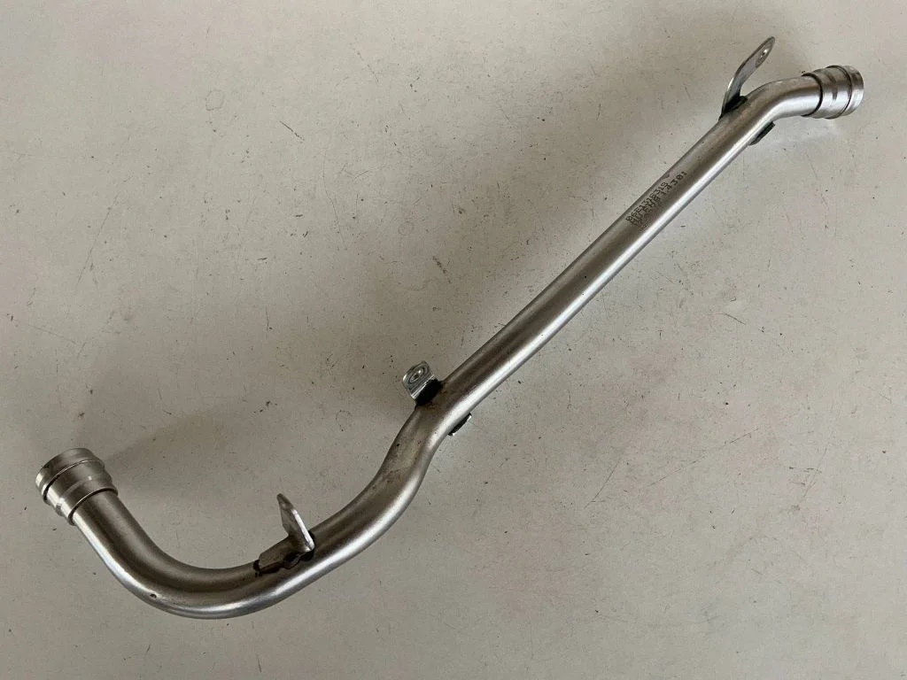 Engine coolant pipe/hose 06E131831S