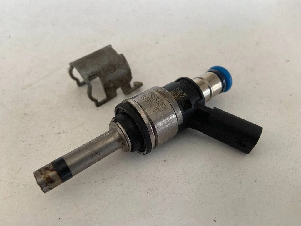 Fuel injector 06C906036F