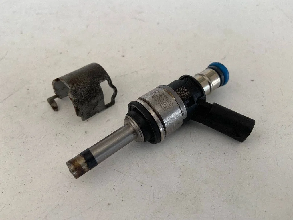 Fuel injector 06C906036F
