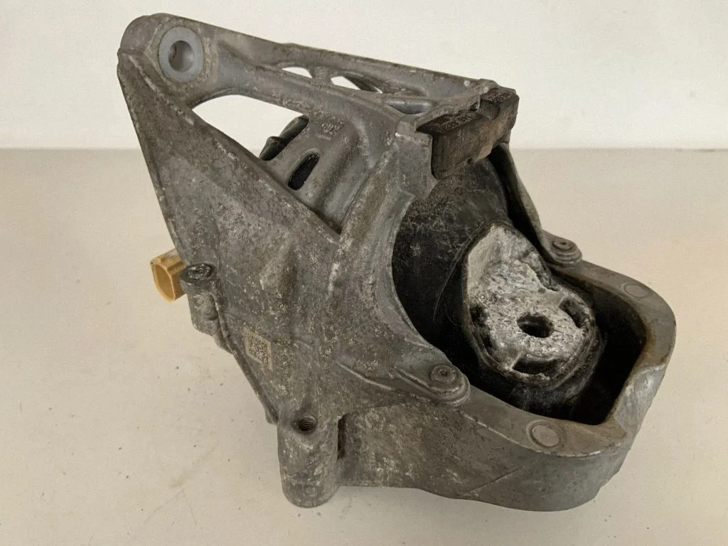 Mootoripadi 4M0199371FE