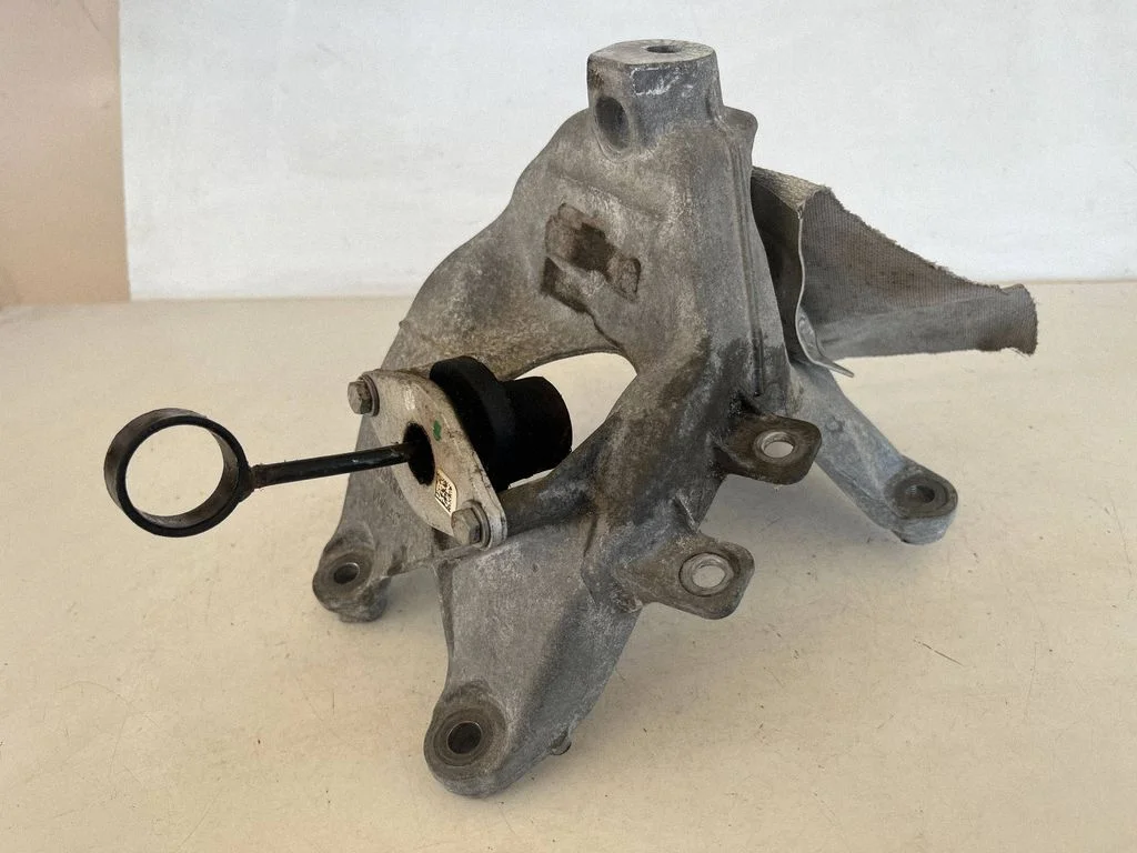 Engine mounting bracket – Audi Q5 SQ5 FY (2017-2025)