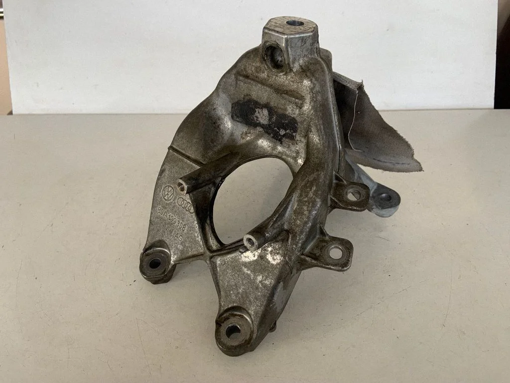Engine mounting bracket – Audi Q5 SQ5 FY (2017-2025)