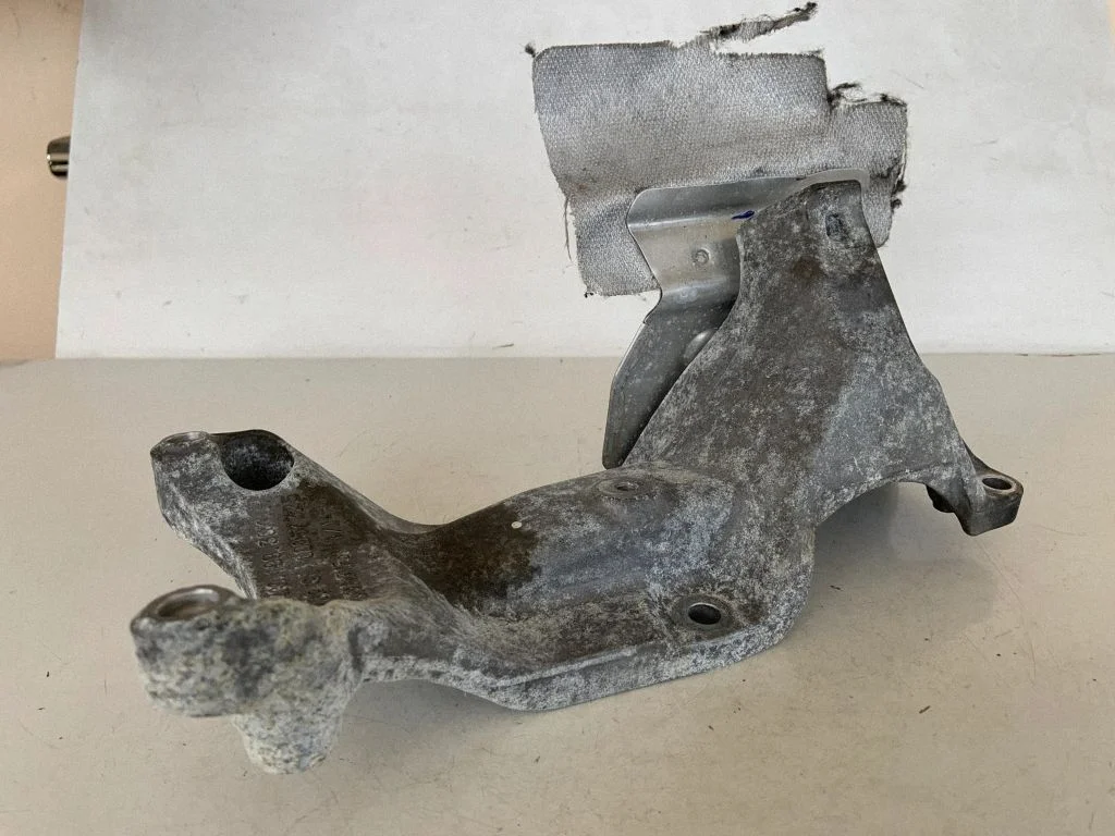 Mootori kinnituskronstein 4G0199307H