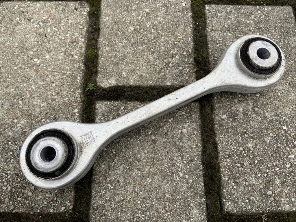 Priekinė stabilizatoriaus traukė