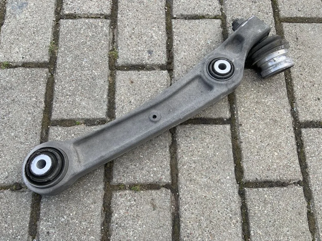 Front lower control arm/wishbone 4M0407155C