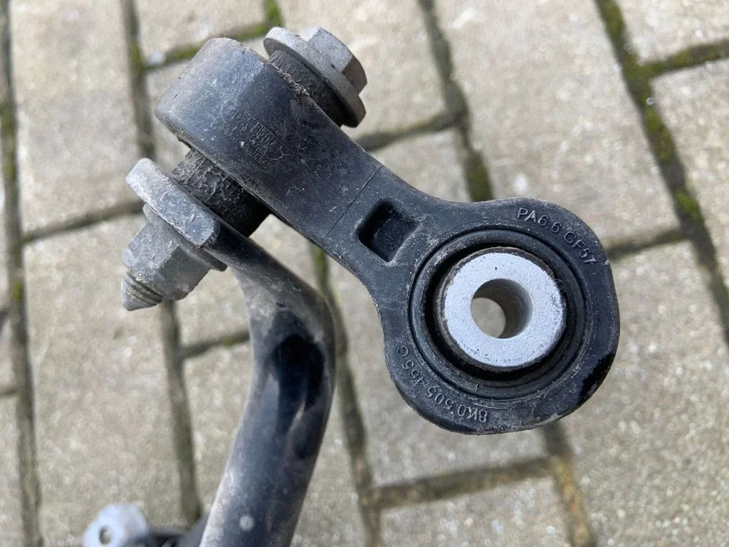 Tagumine stabilisaator 8R0511305Q