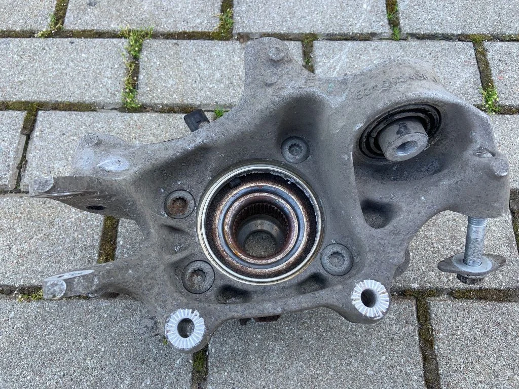 Tagumine rumm 80A505436J