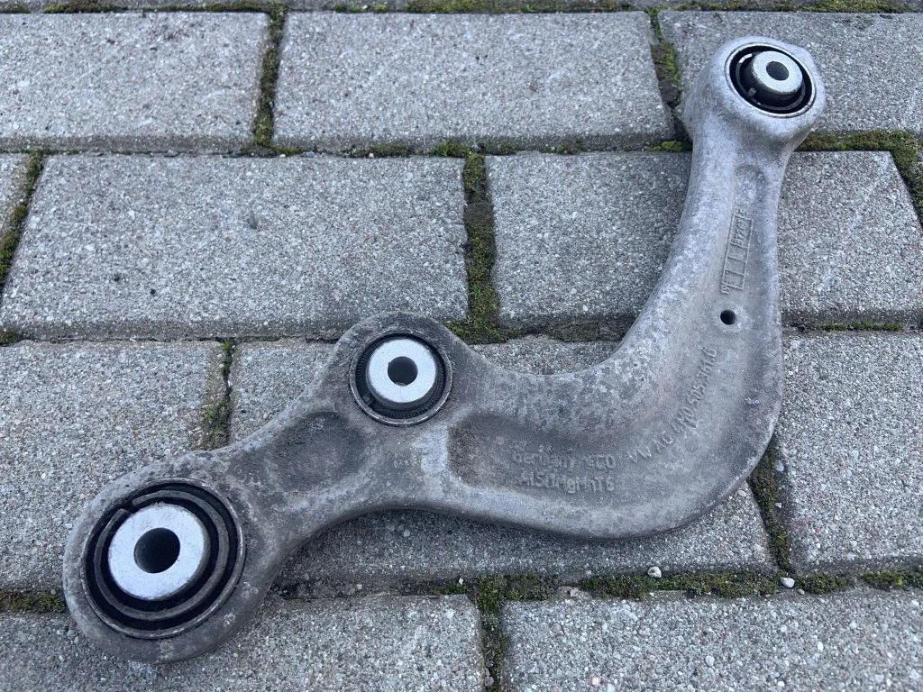 Tagumine õõtshoob 4M0505323G