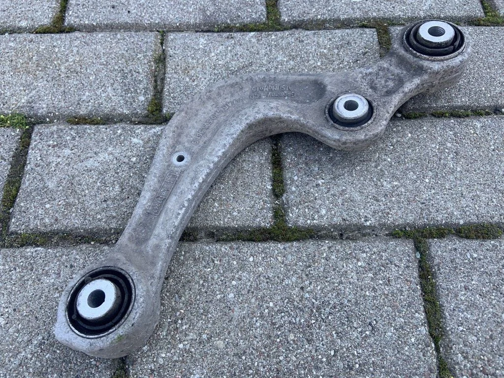 Tagumine õõtshoob 4M0505361G