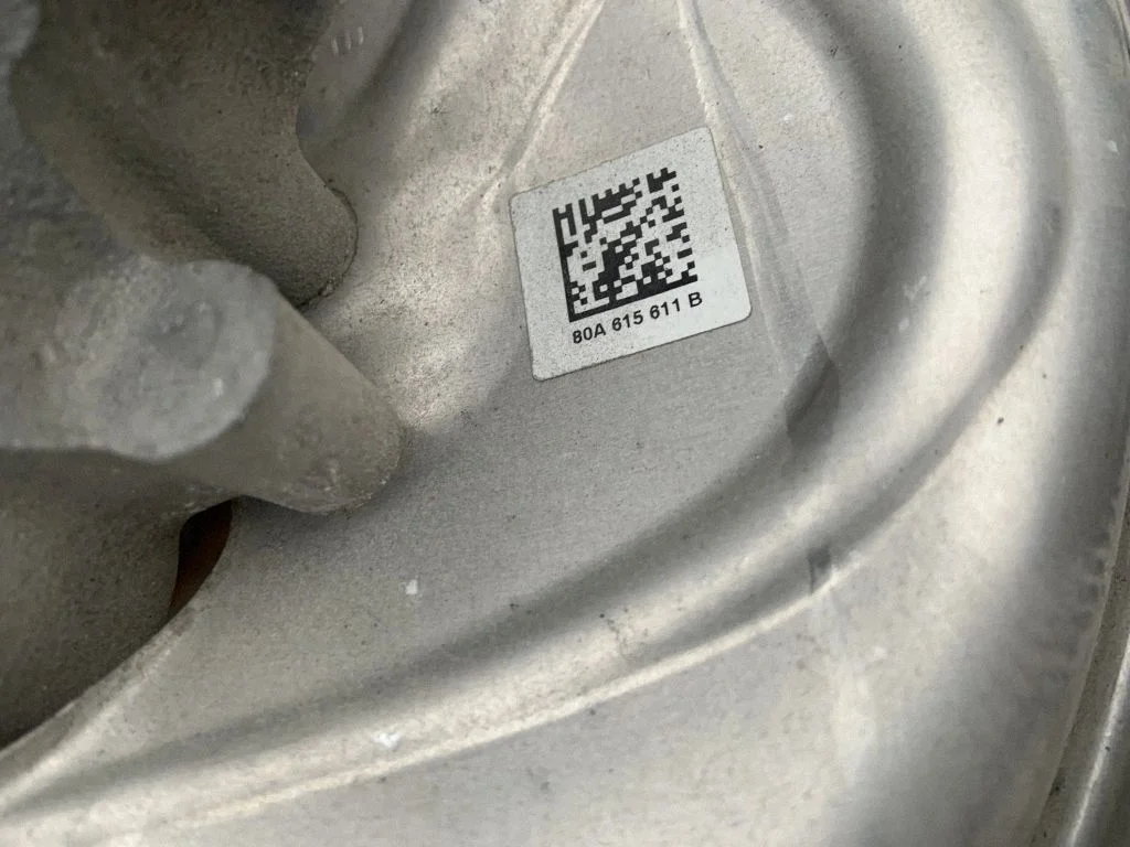 Tagumine rumm 80A505435J