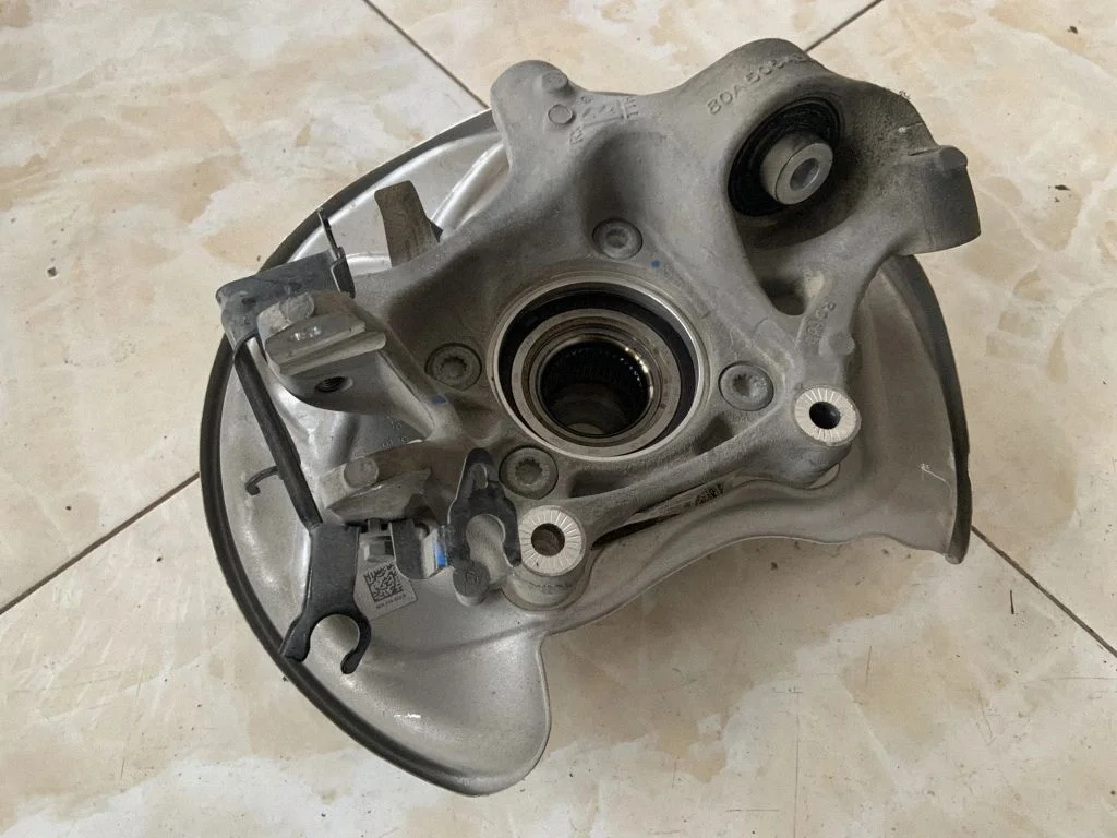 Tagumine rumm 80A505436J