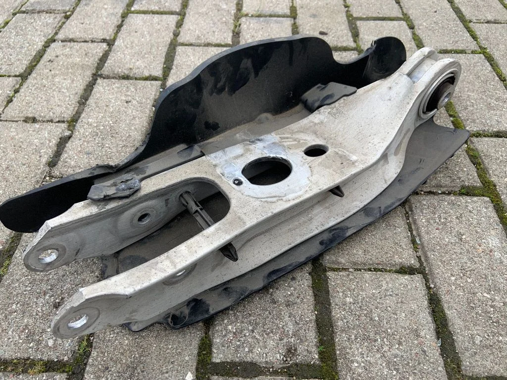 Tagumine ülemine õõtshoob 80A505311B