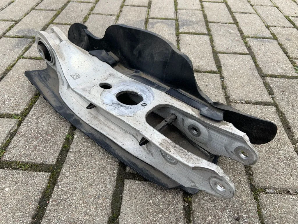Tagumine ülemine õõtshoob 80A505311B