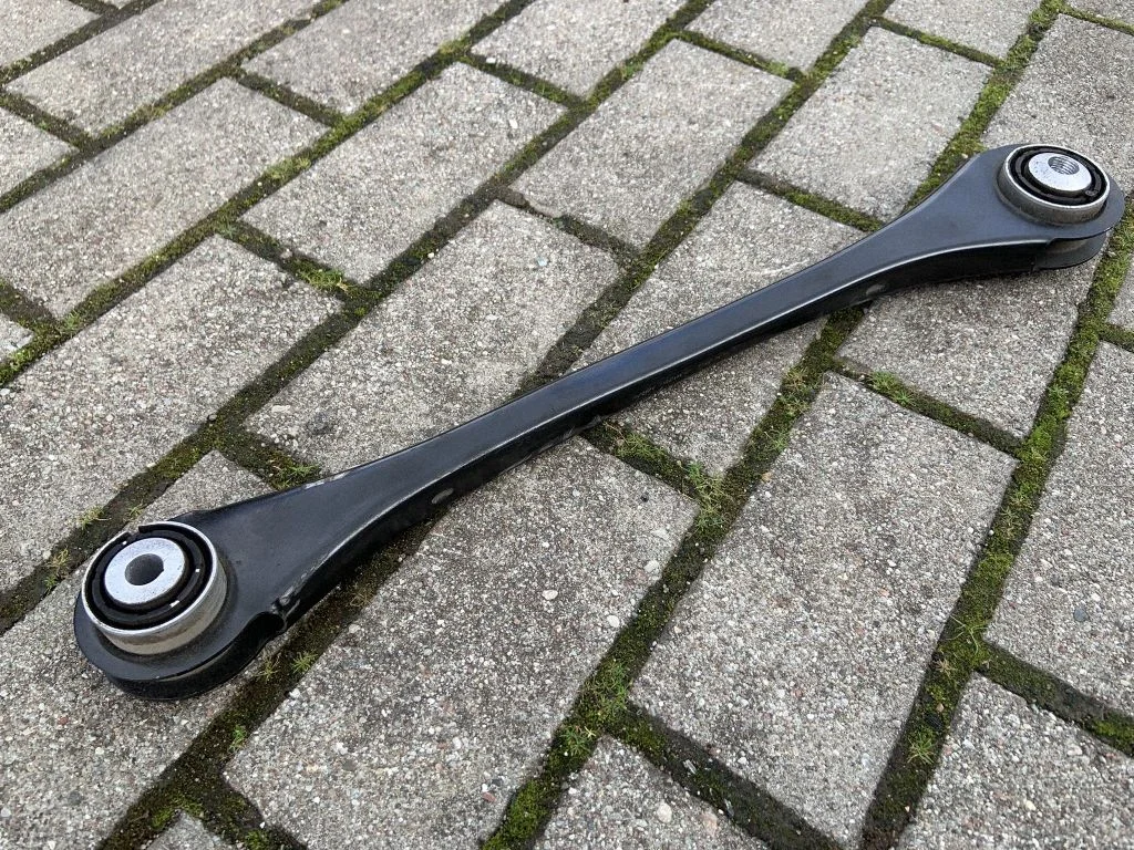 Tagumine ülemine õõtshoob 80A501530A