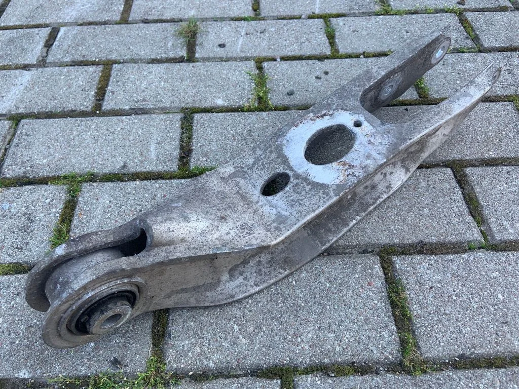 Tagumine ülemine õõtshoob 80A505311A