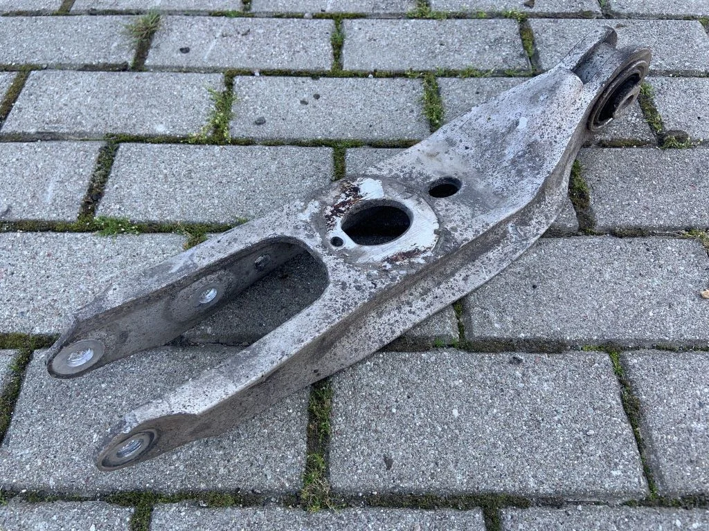 Tagumine ülemine õõtshoob 80A505311B