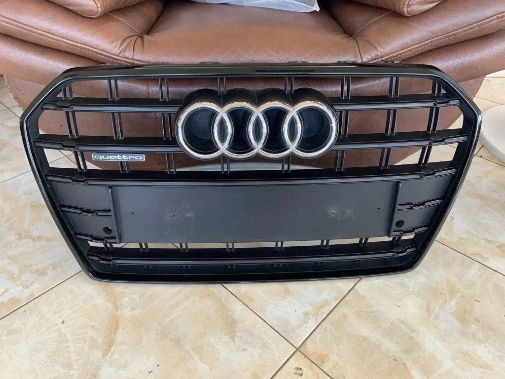 Front bumper upper radiator grill 4G0853653T