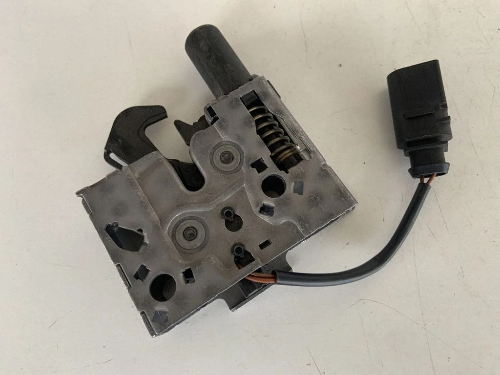 Engine bonnet/hood lock/catch – Audi A4 S4 B9 (2015-2019)