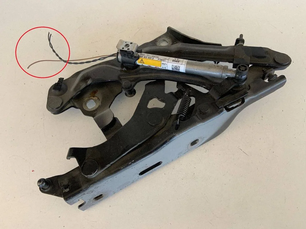 Engine bonnet/hood hinges – Audi Q5 SQ5 FY (2017-2025)