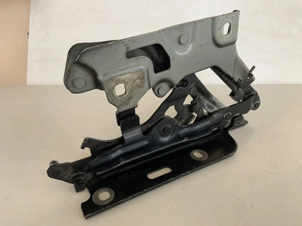Mootorikapoti hinged 80A823301B