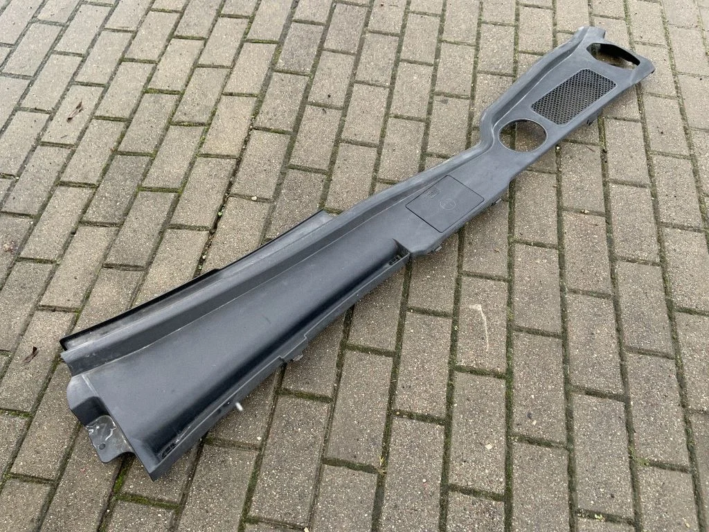 Wiper trim 8R1819447C