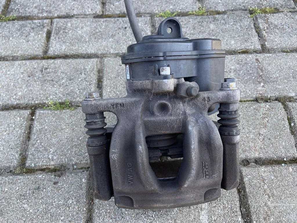 Tagumine pidurisadul 80A615405LA