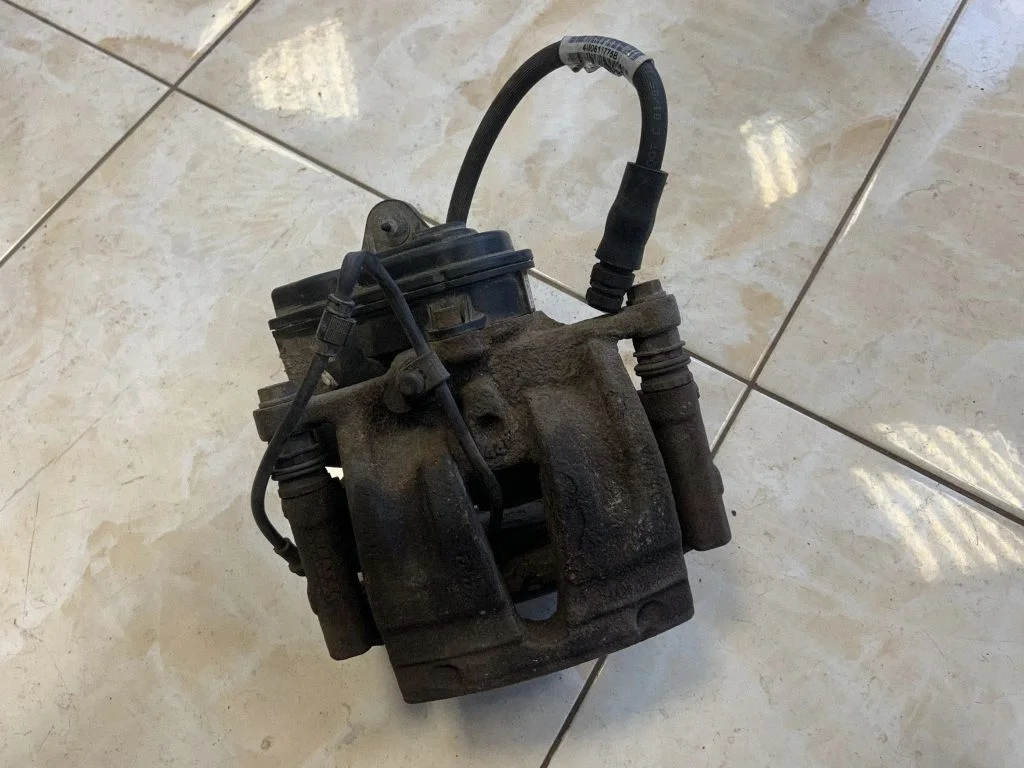 Rear brake caliper 4M0615406AR