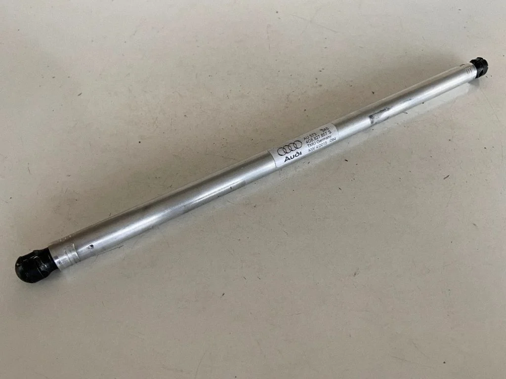 Siłownik (sprężyna gazowa) klapy bagażnika 4G8827857S