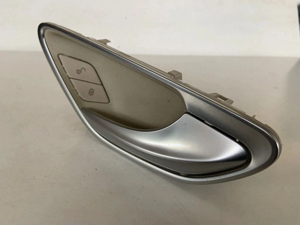Klamka wewnętrzna drzwi przednich – Mercedes-Benz Klasa C W205 (2014-2021)