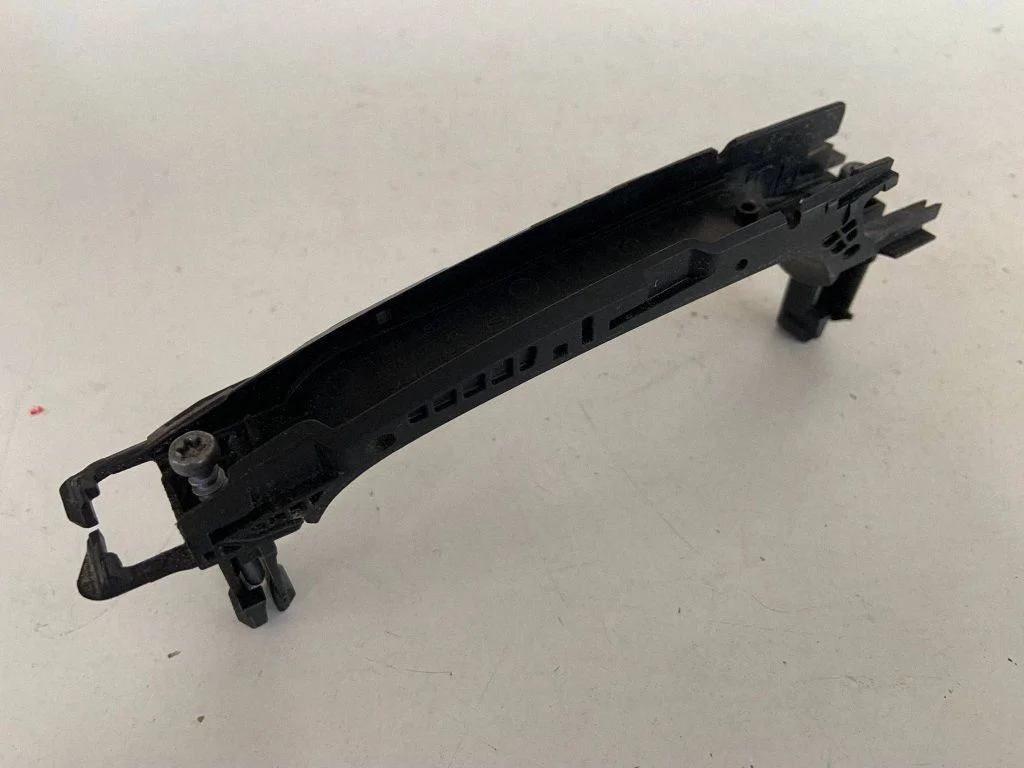 Esiukse välimine käepide 80A837205