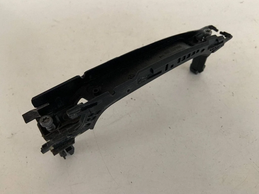 Esiukse välimine käepide 80A837206