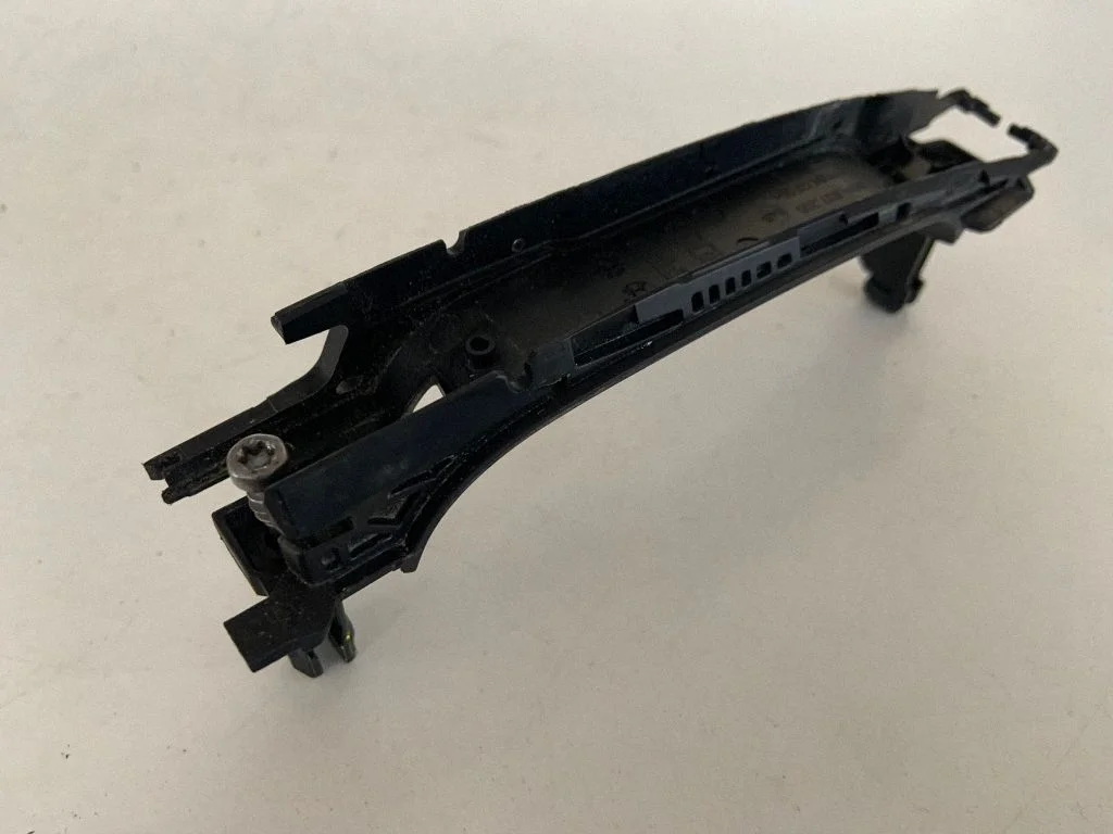 Esiukse välimine käepide 80A837205