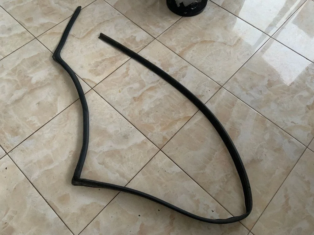 Front door rubber seal 8R0839120F