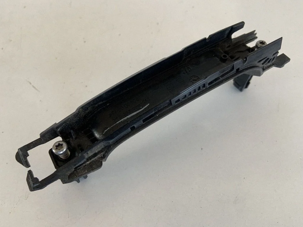Esiukse välimine käepide 80A837206