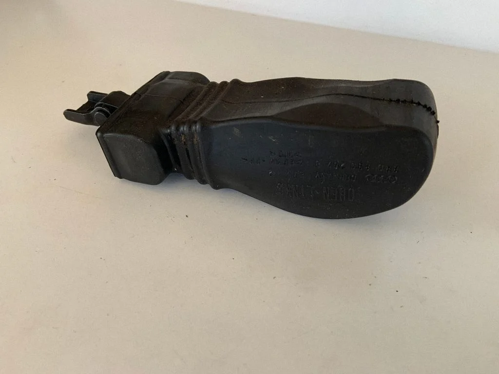 Rear door check strap stopper 8R0839249D