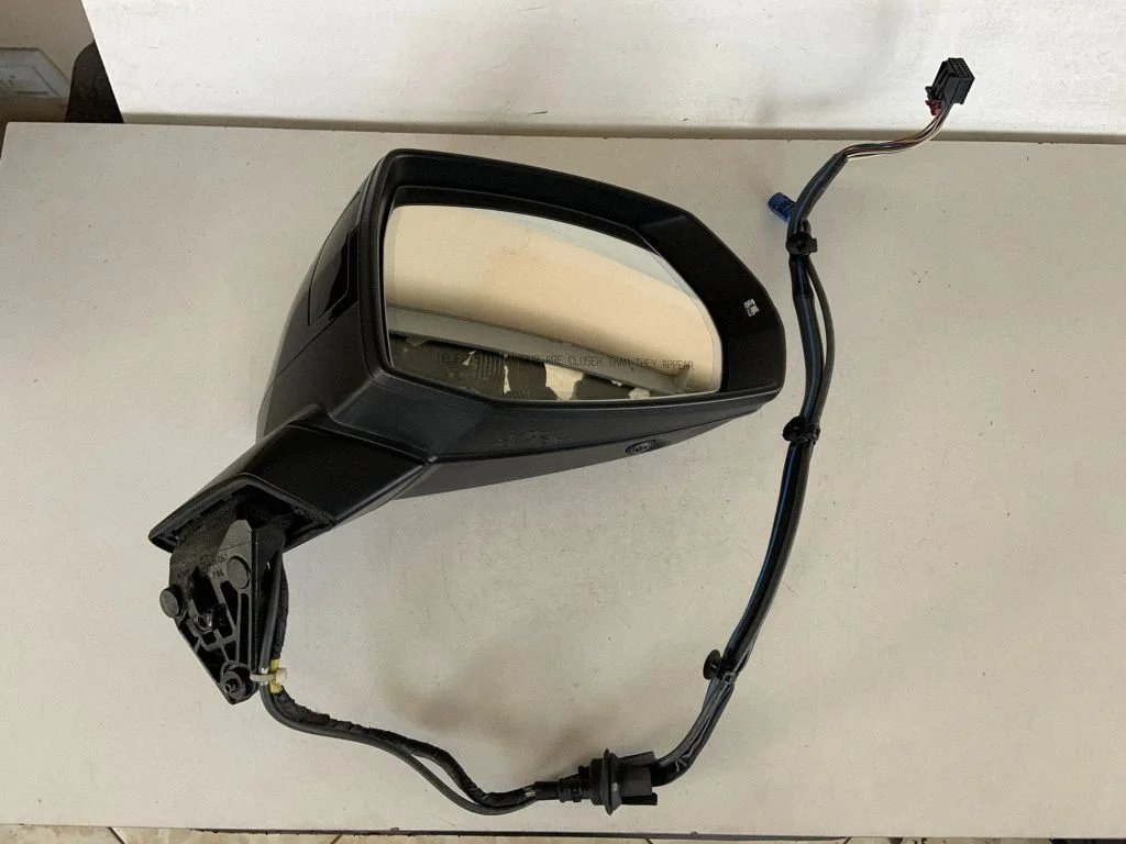 Lusterko elektryczne 4M1857410AL