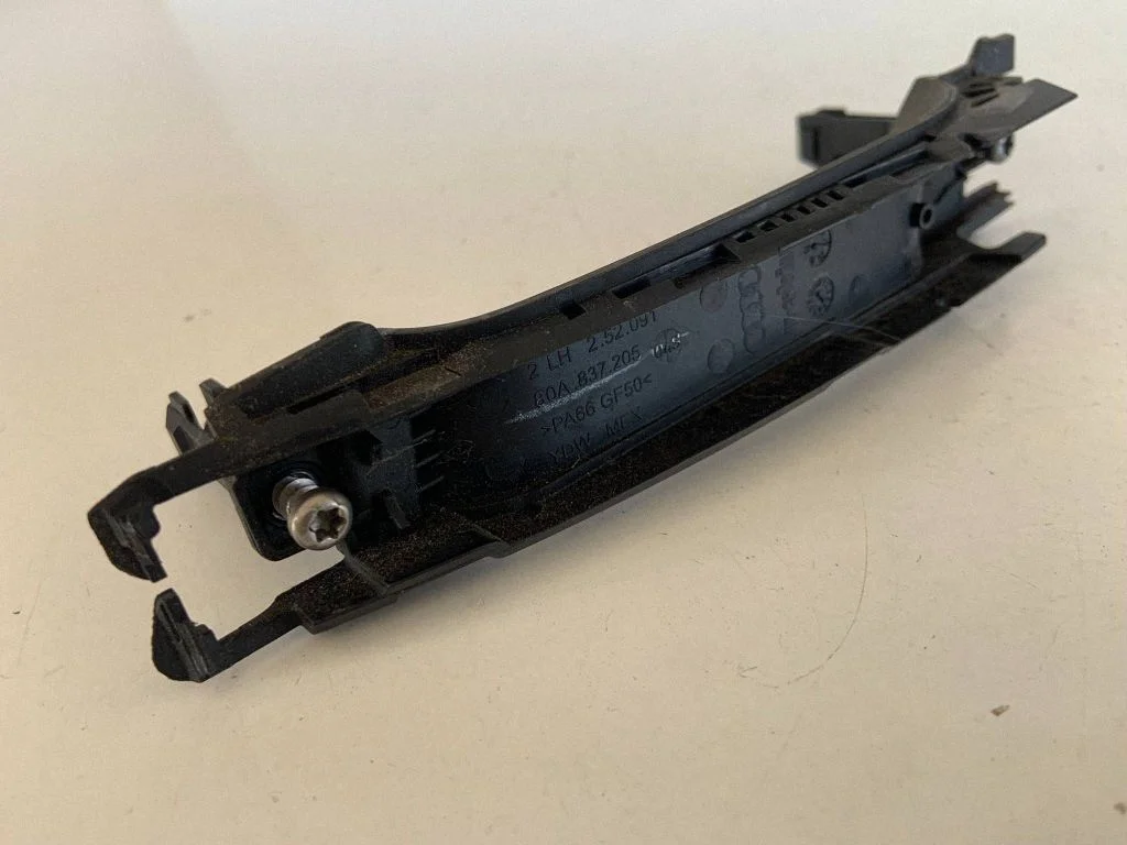 Tagaukse välimine käepide 80A837205