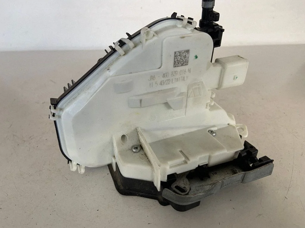 Rear door lock 4G0839016N