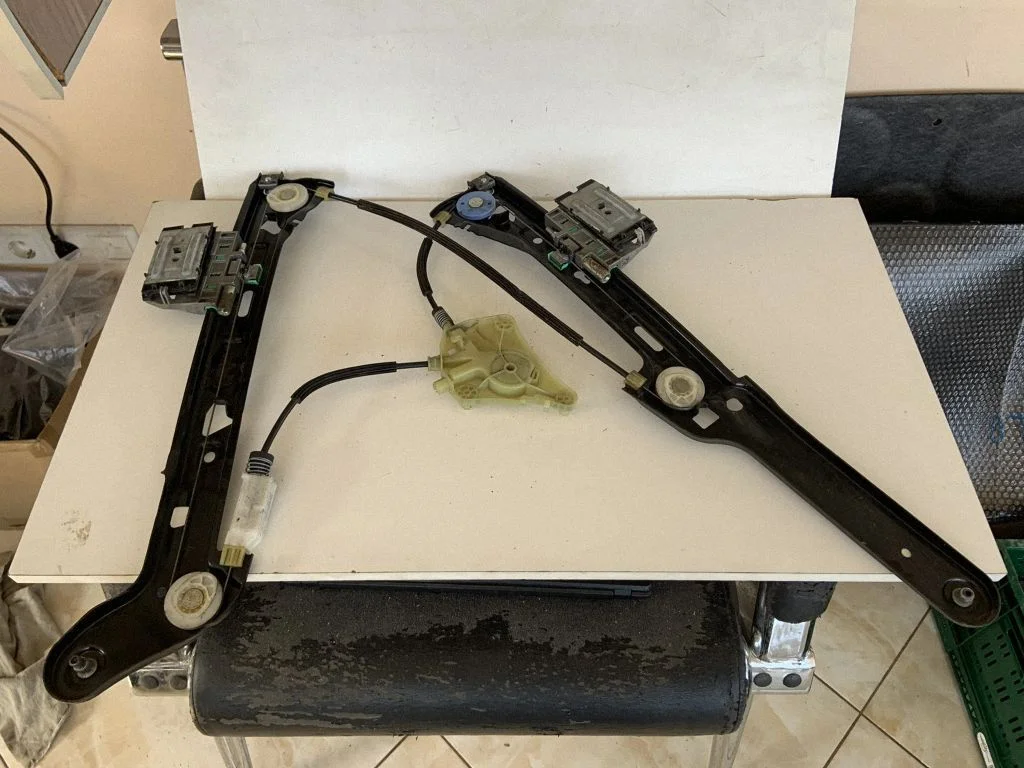 Rear window lifting mechanism without motor – Audi A7 S7 4G (2011-2017)