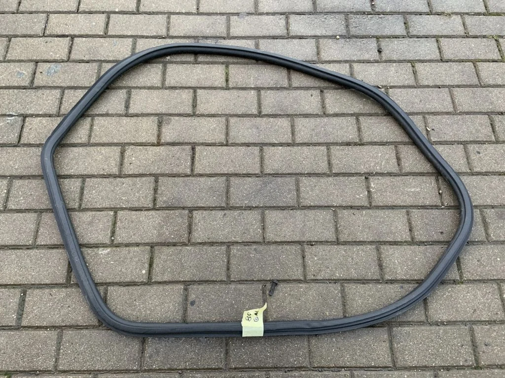 Uszczelka drzwi tylnych (na karoserii) 80A833721A