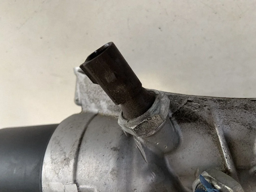 Oil filter mounting bracket – Audi Q5 SQ5 FY (2017-2025)