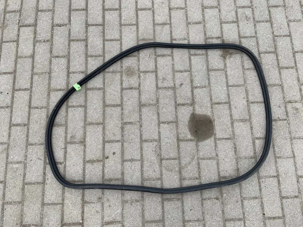 Priekinė sandarinimo guma ant kėbulo