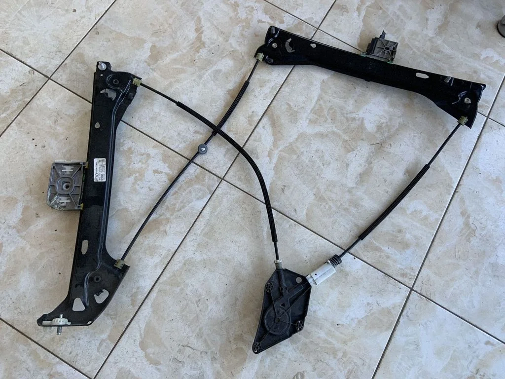 El. lango pakėlimo mechanizmas be varikliuko