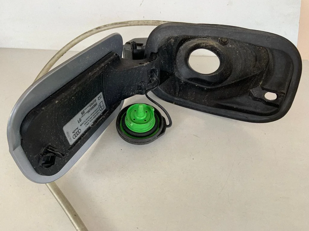 Fuel tank cap 4M0809906D