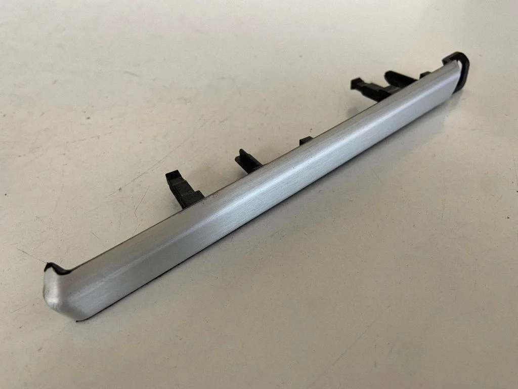 Dekoratīvā apdares josliņa 4G1853189E