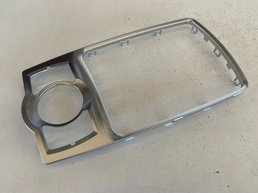 Käigukangi ümbrise viimistlus (plastik) – Audi Q7 4L (2005-2015)