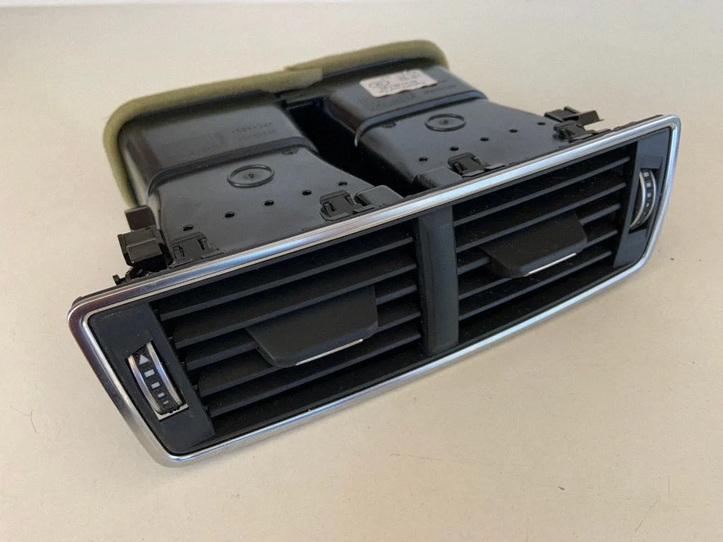 Rear air vent grill 4M0819203F